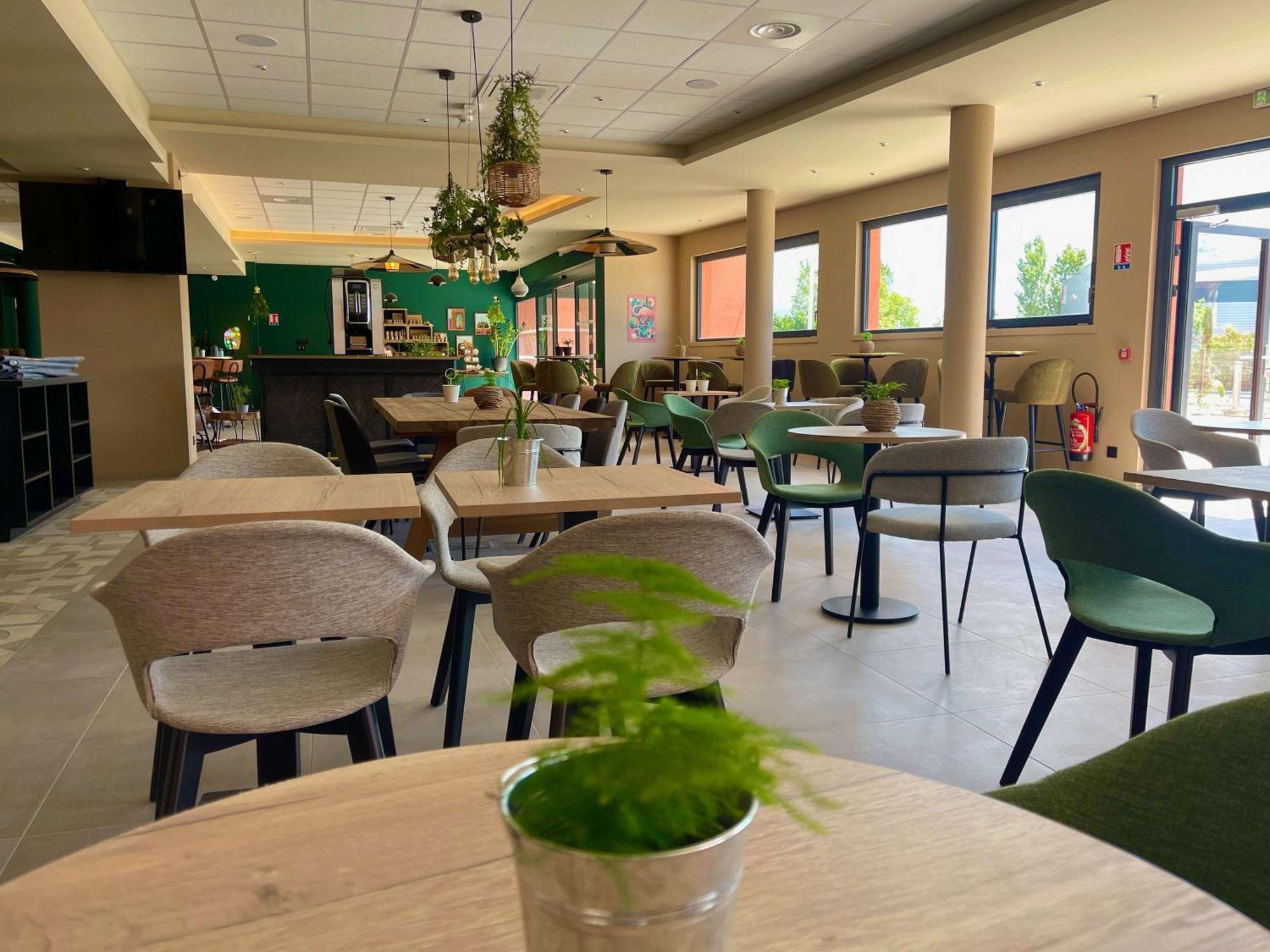Ibis Budget Porte De Camargue Saint-Martin-de-Crau Exterior foto