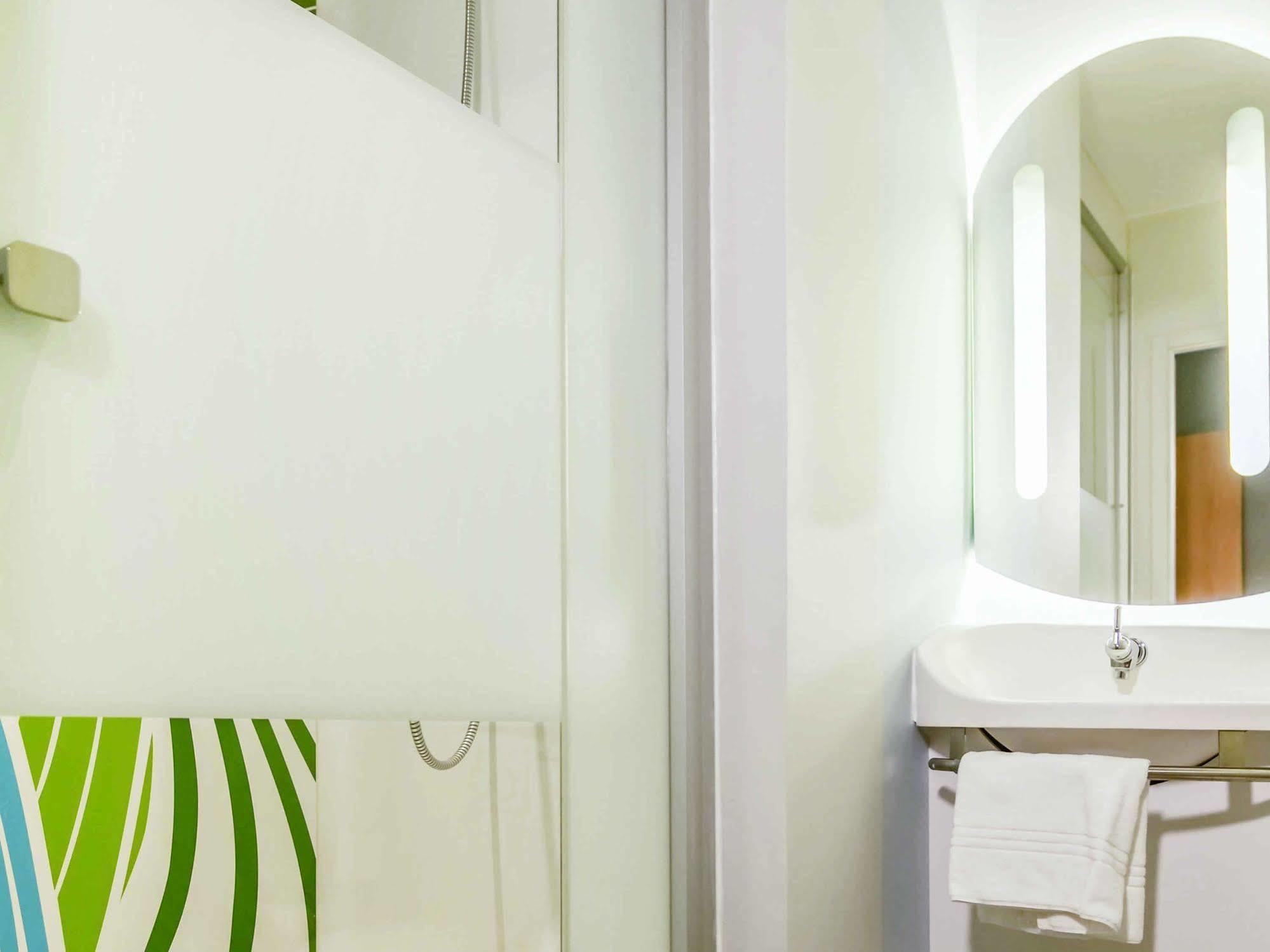Ibis Budget Porte De Camargue Saint-Martin-de-Crau Exterior foto