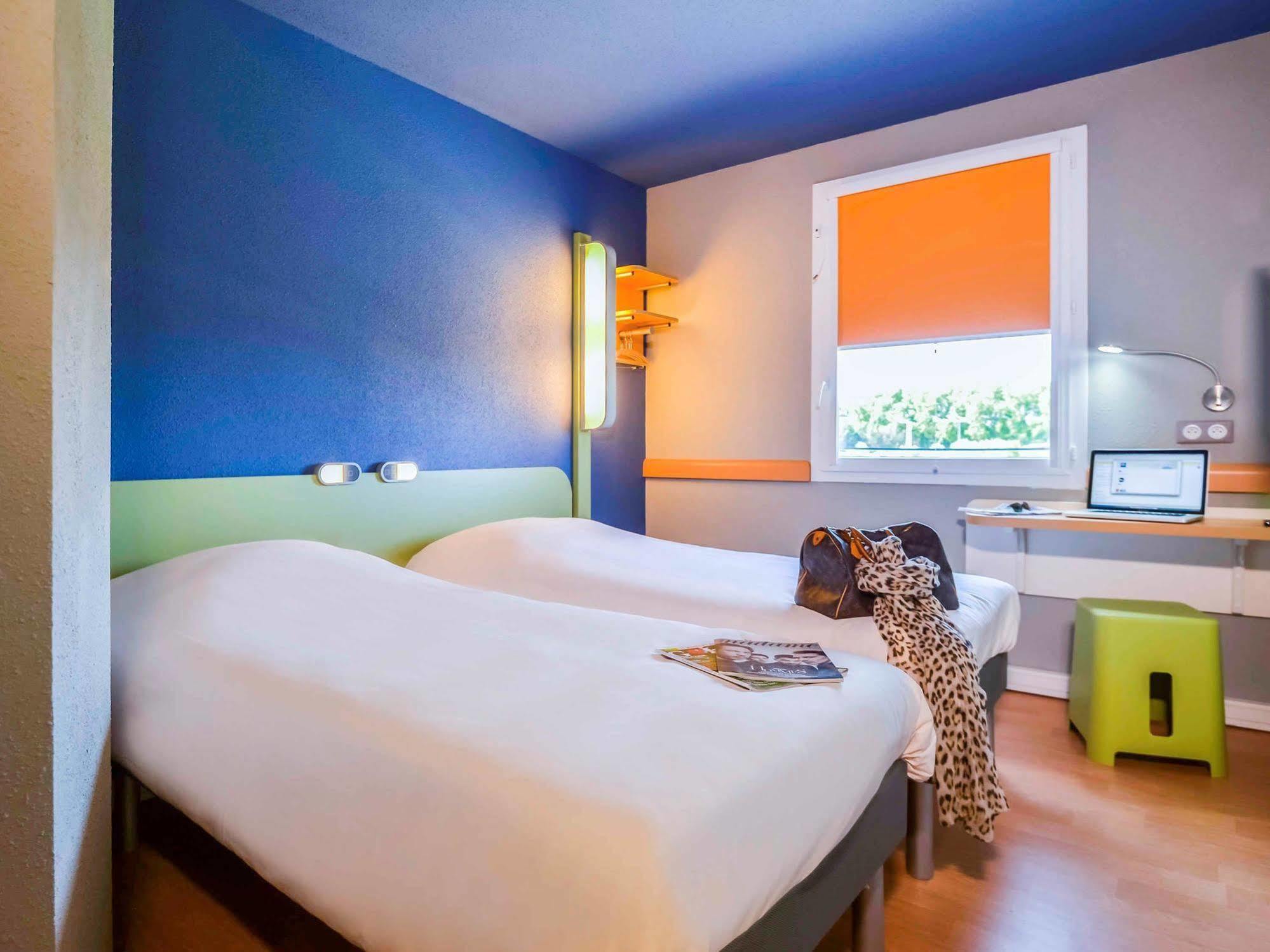 Ibis Budget Porte De Camargue Saint-Martin-de-Crau Exterior foto