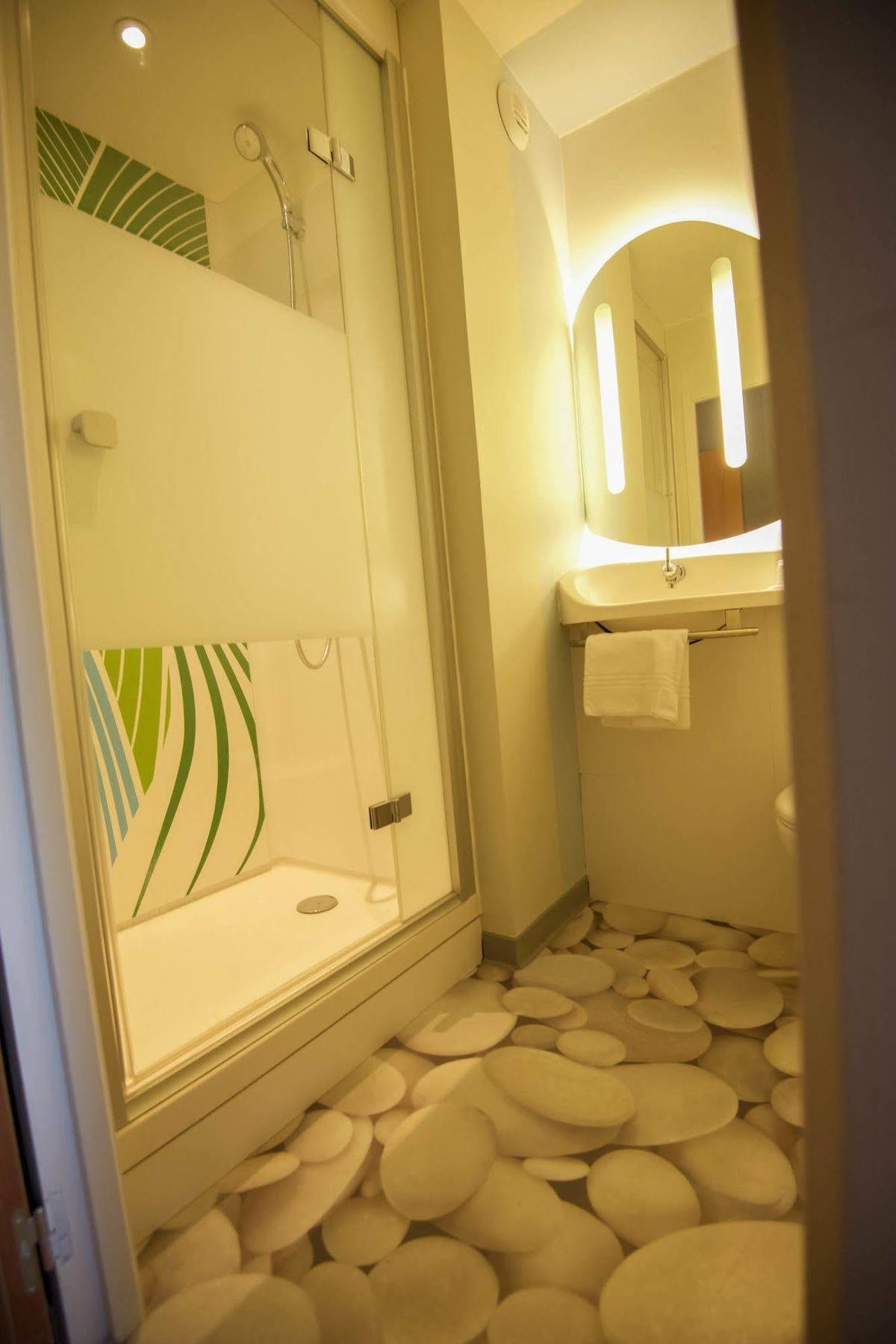 Ibis Budget Porte De Camargue Saint-Martin-de-Crau Exterior foto