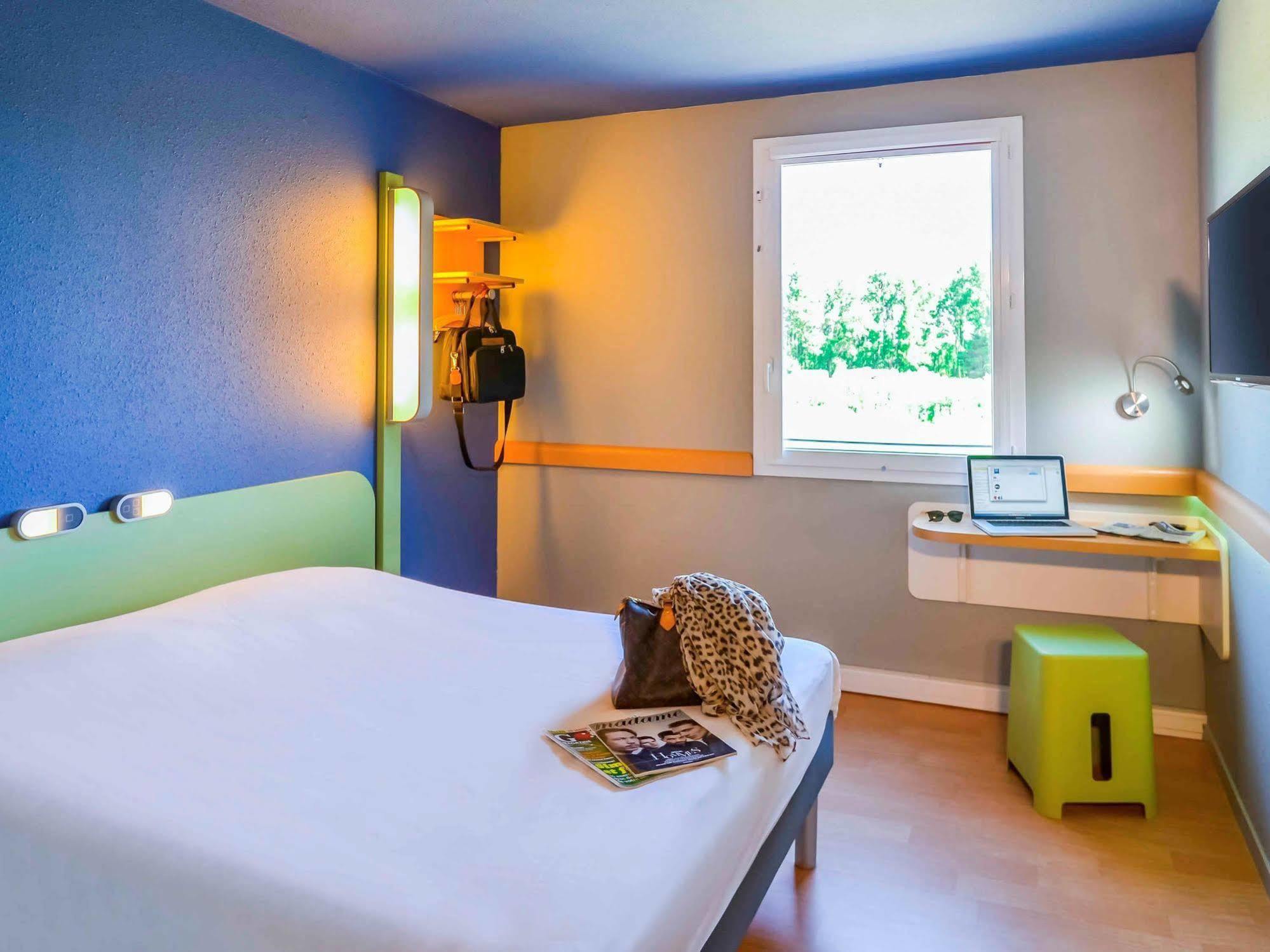 Ibis Budget Porte De Camargue Saint-Martin-de-Crau Exterior foto
