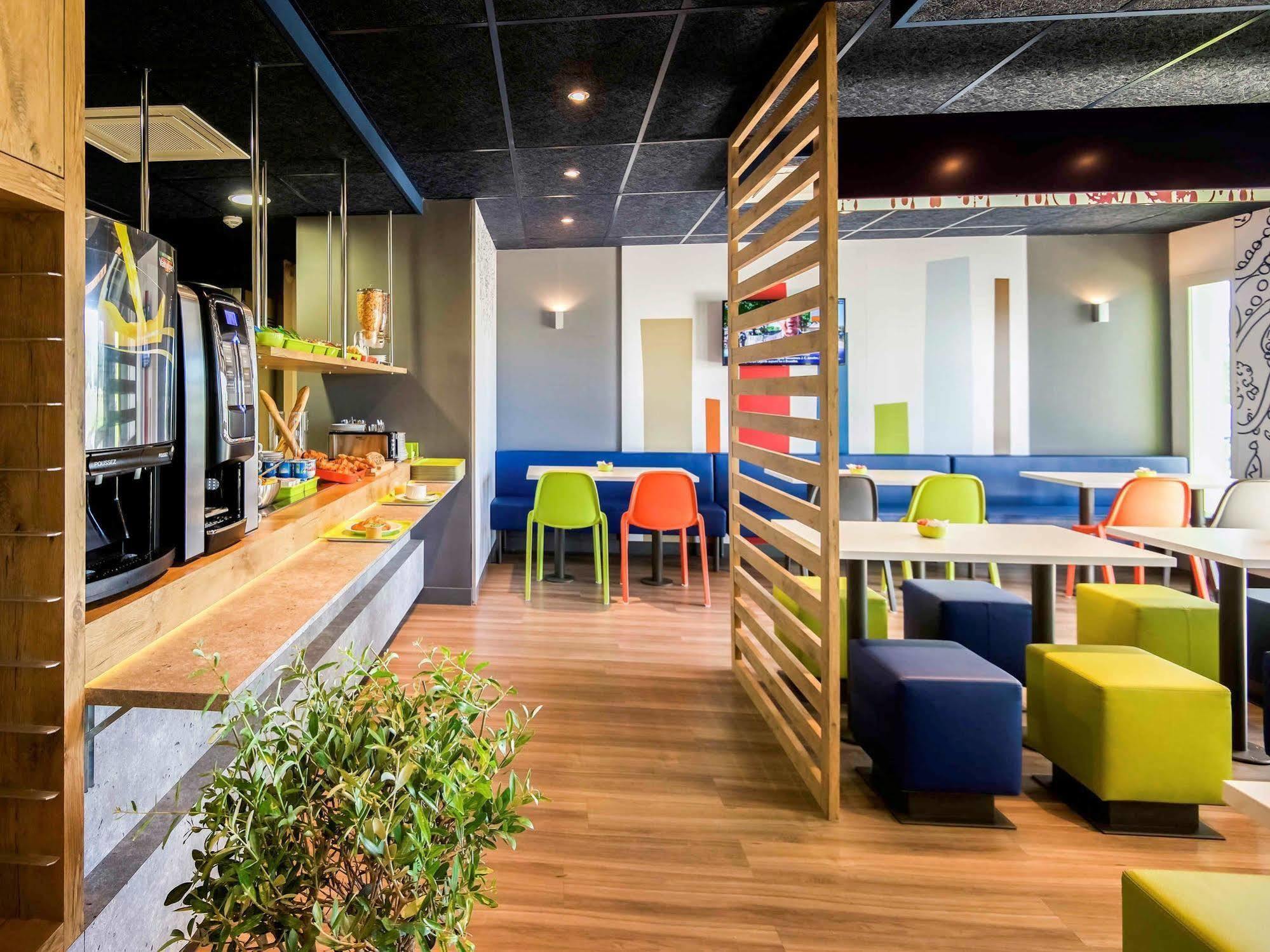 Ibis Budget Porte De Camargue Saint-Martin-de-Crau Exterior foto